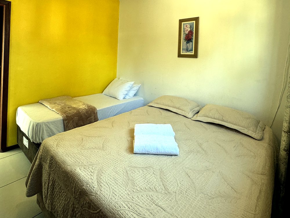 Segundo quarto do Apartamento com Jacuzzi da Pousada Capricórnio, com cama de casal e cama de solteiro
