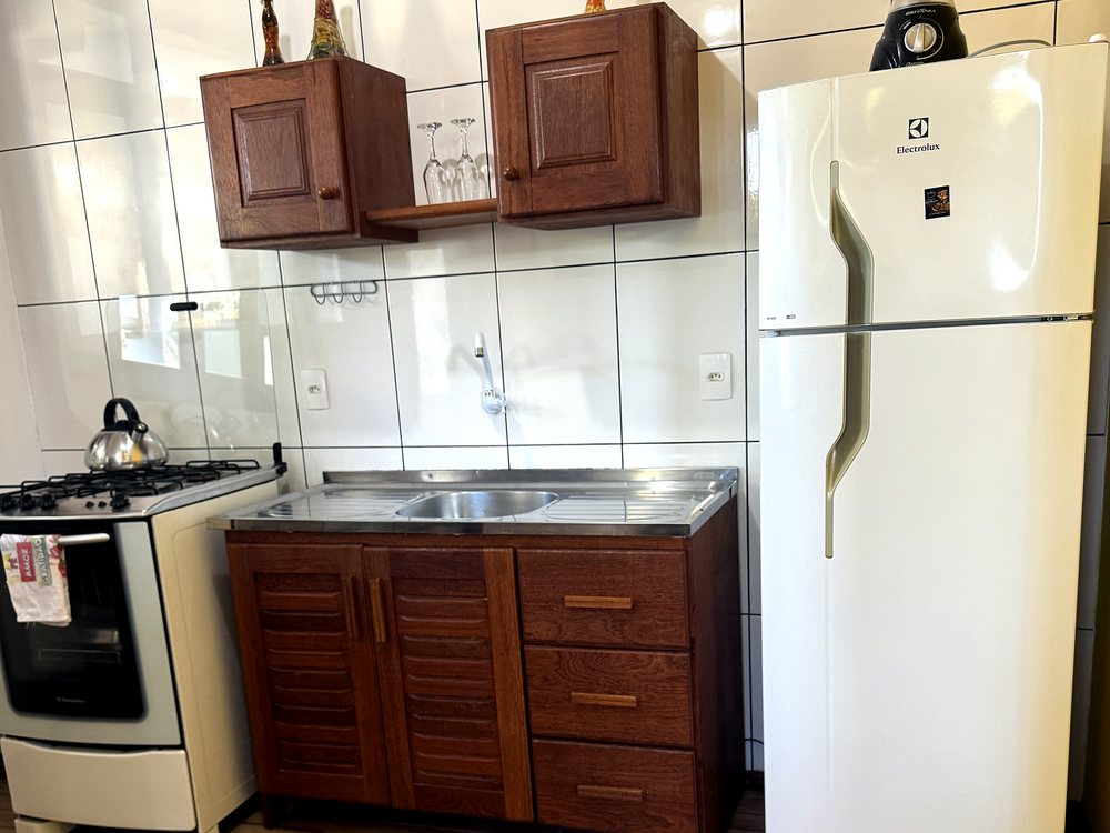Cozinha completa do Apartamento com Jacuzzi da Pousada Capricórnio