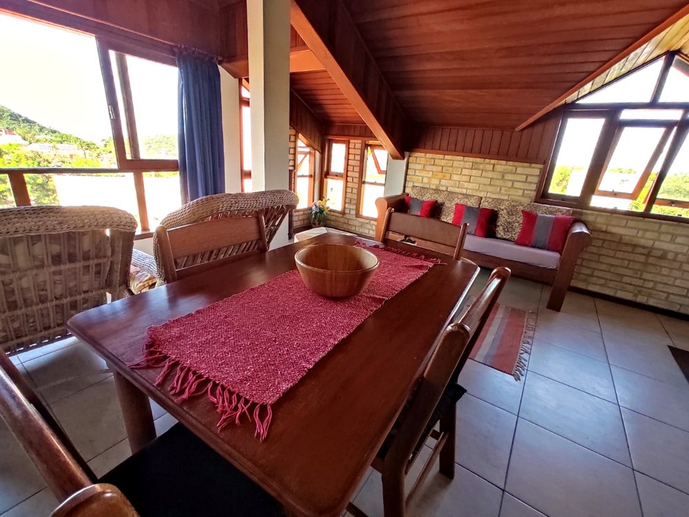 Sala de estar e jantar da Cobertura 3 Pessoas da Pousada Capricórnio