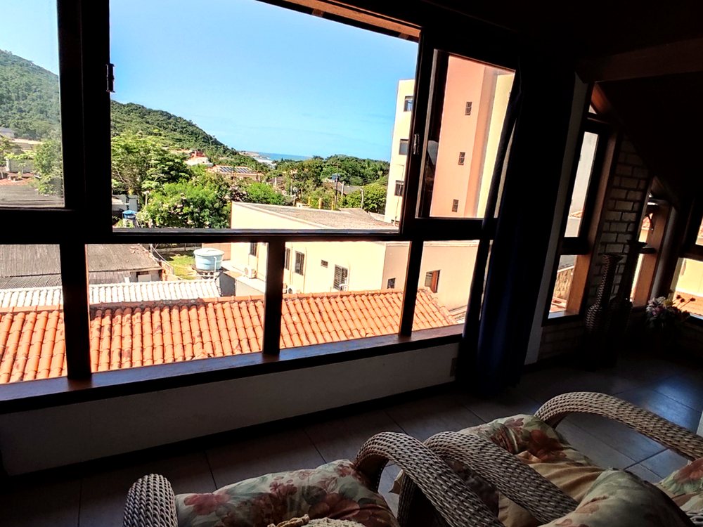Vista do mar a partir da janela da Cobertura 3 Pessoas da Pousada Capricórnio