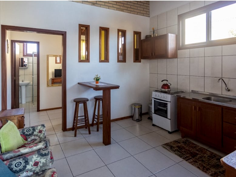 Cozinha americana do apartamento Duplo do prédio anexo da Pousada Capricórnio