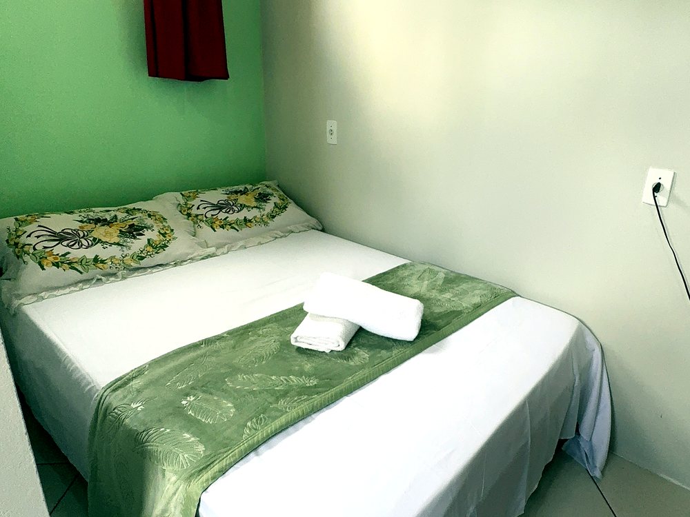 Quarto do apartamento Duplo do prédio anexo da Pousada Capricórnio, com cama de casal