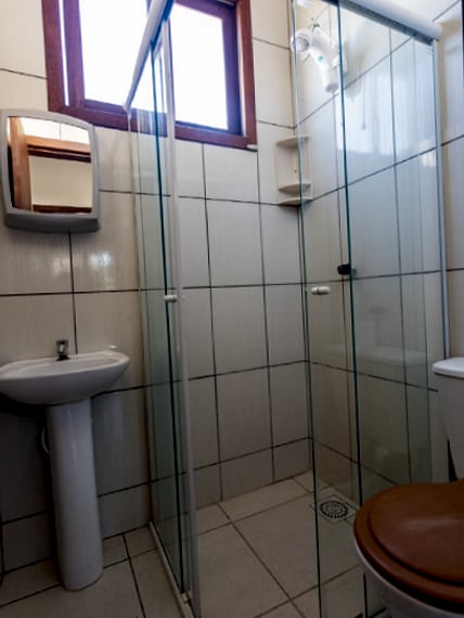 Banheiro do apartamento Duplo do prédio anexo da Pousada Capricórnio