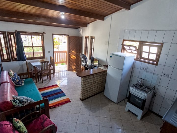 Sala e cozinha do Loft da Pousada Capricórnio