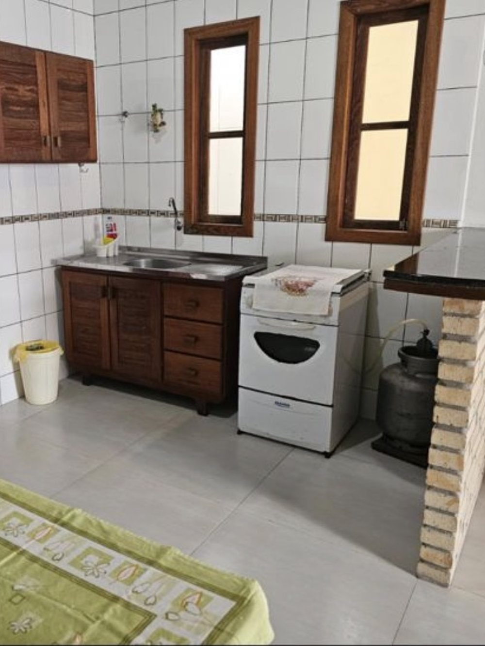 Cozinha completa do Quádruplo da Pousada Capricórnio